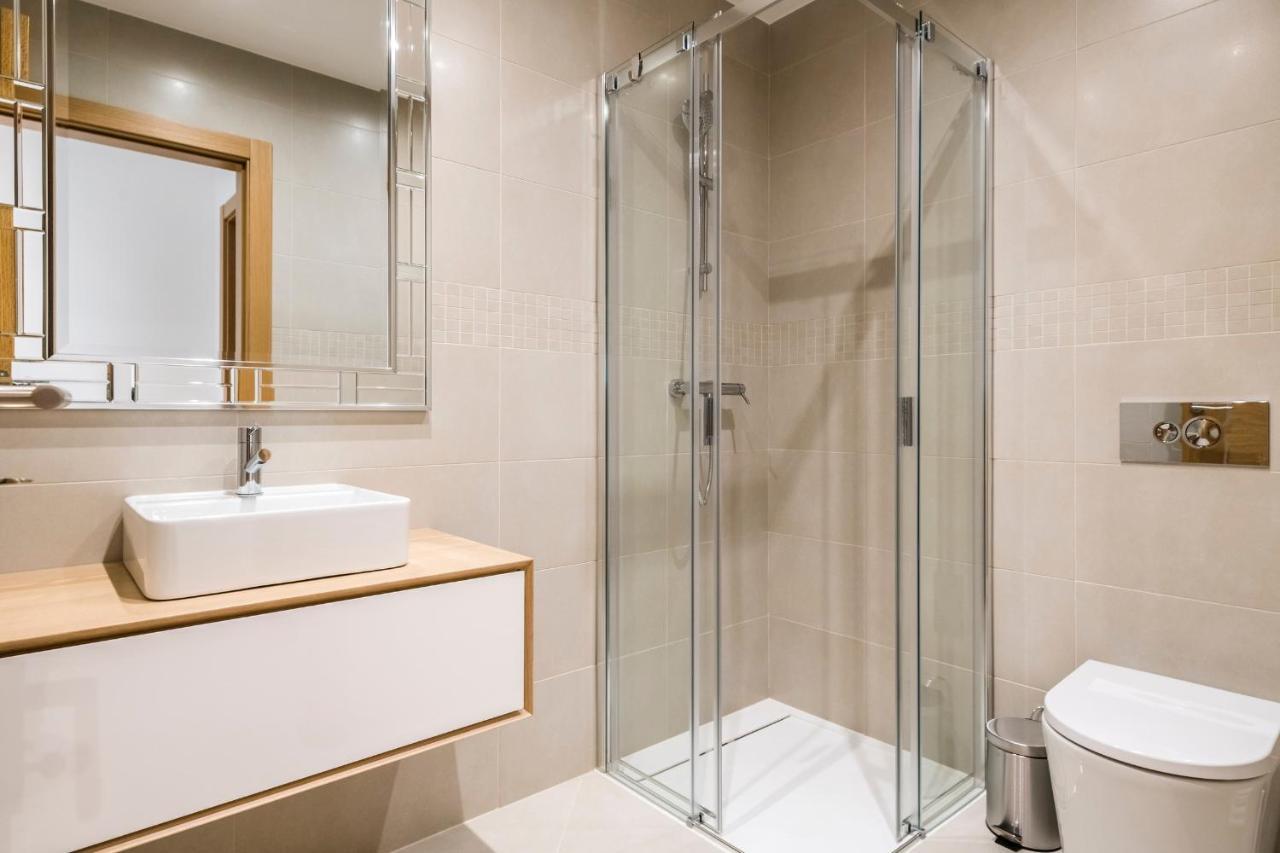 Coolhouses Lagos, 2 Bed Stylish City Flat, Rooftop Shared Pool, Clayheart Экстерьер фото