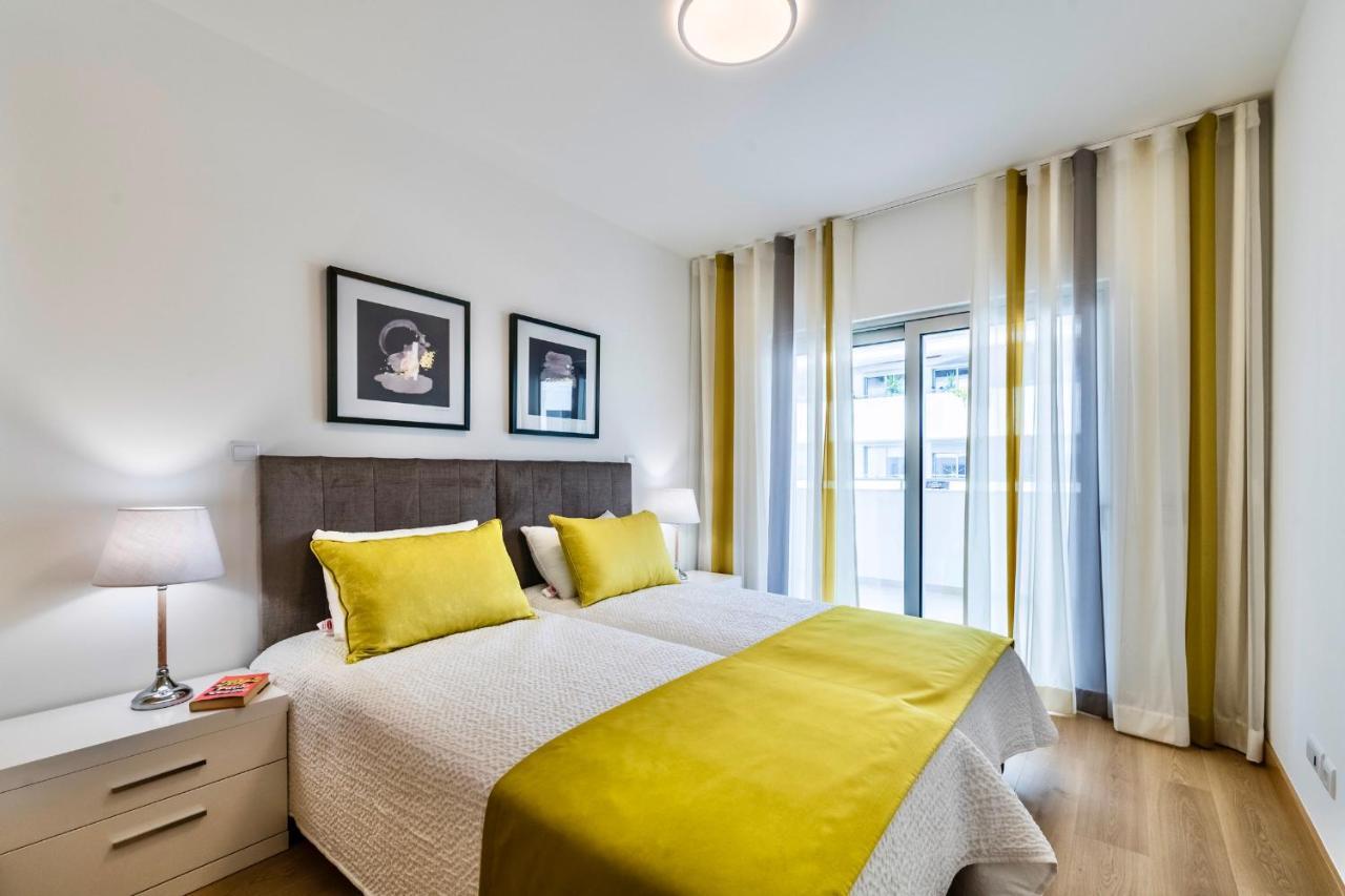 Coolhouses Lagos, 2 Bed Stylish City Flat, Rooftop Shared Pool, Clayheart Экстерьер фото