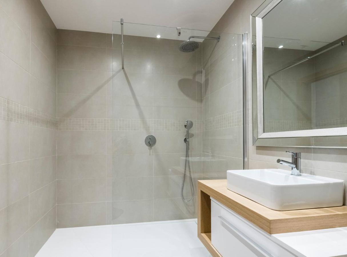 Coolhouses Lagos, 2 Bed Stylish City Flat, Rooftop Shared Pool, Clayheart Экстерьер фото